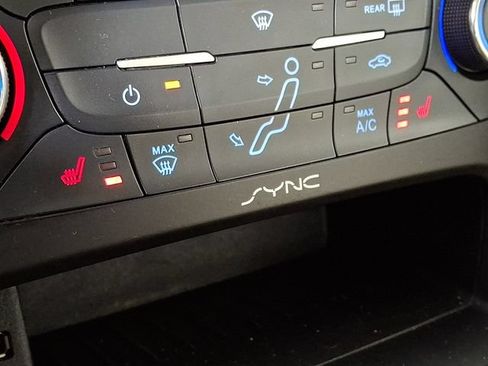 Used 2015 Ford Focus Titanium FWD image 25