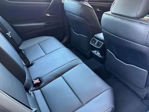Used 2024 Lexus ES 300h w/ Premium Package FWD image 30