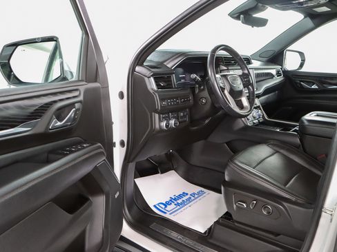 Used 2023 GMC Yukon XL Denali w/ Advanced Technology Package AWD/4WD image 3