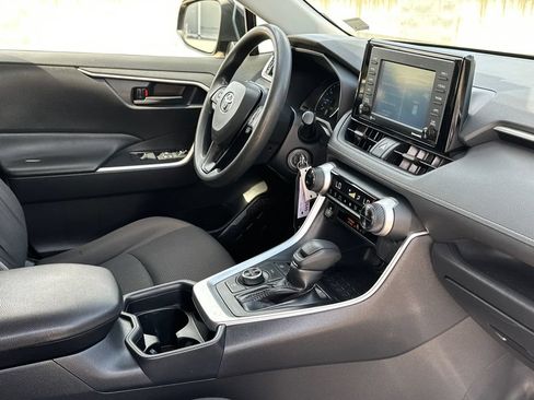 Used 2020 Toyota RAV4 LE AWD/4WD image 8