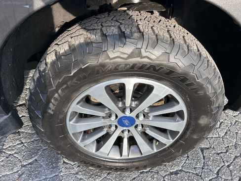 Used 2017 Ford Expedition XLT image 37