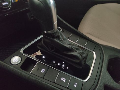 Used 2019 Volkswagen Jetta R-Line FWD image 26