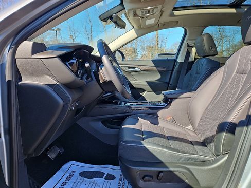 Used 2023 Buick Envision Avenir image 13