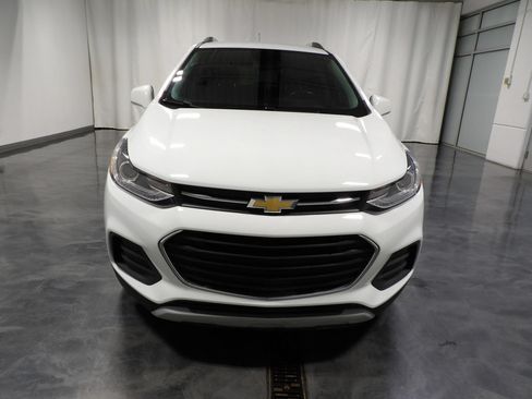 Used 2019 Chevrolet Trax LT w/ LT Convenience Package FWD image 2