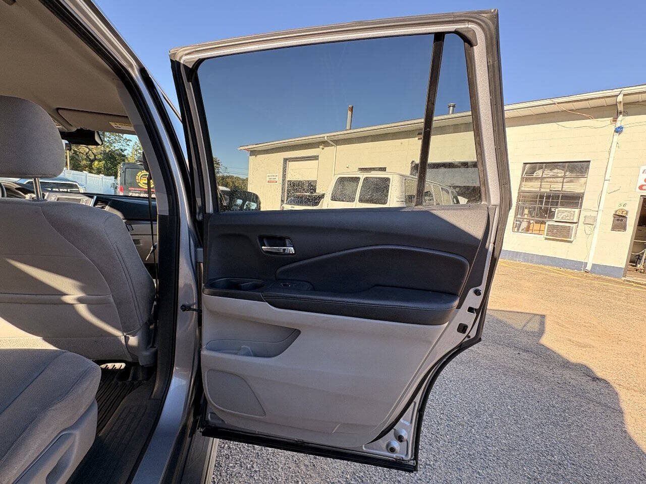Used 2019 Honda Pilot LX image 18