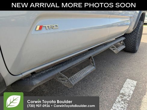 Used 2018 Toyota Tacoma TRD Off-Road w/ Technology Package AWD/4WD image 16