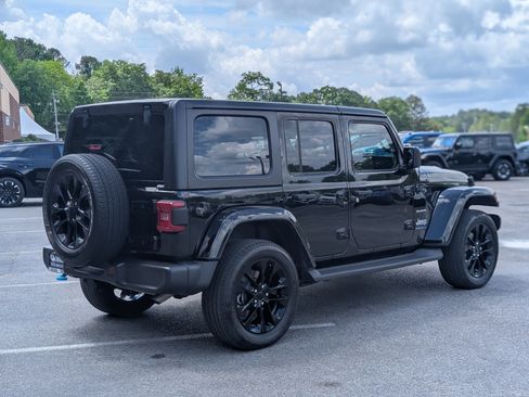 Used 2023 Jeep Wrangler Unlimited Sahara w/ Cold Weather Group AWD/4WD image 9
