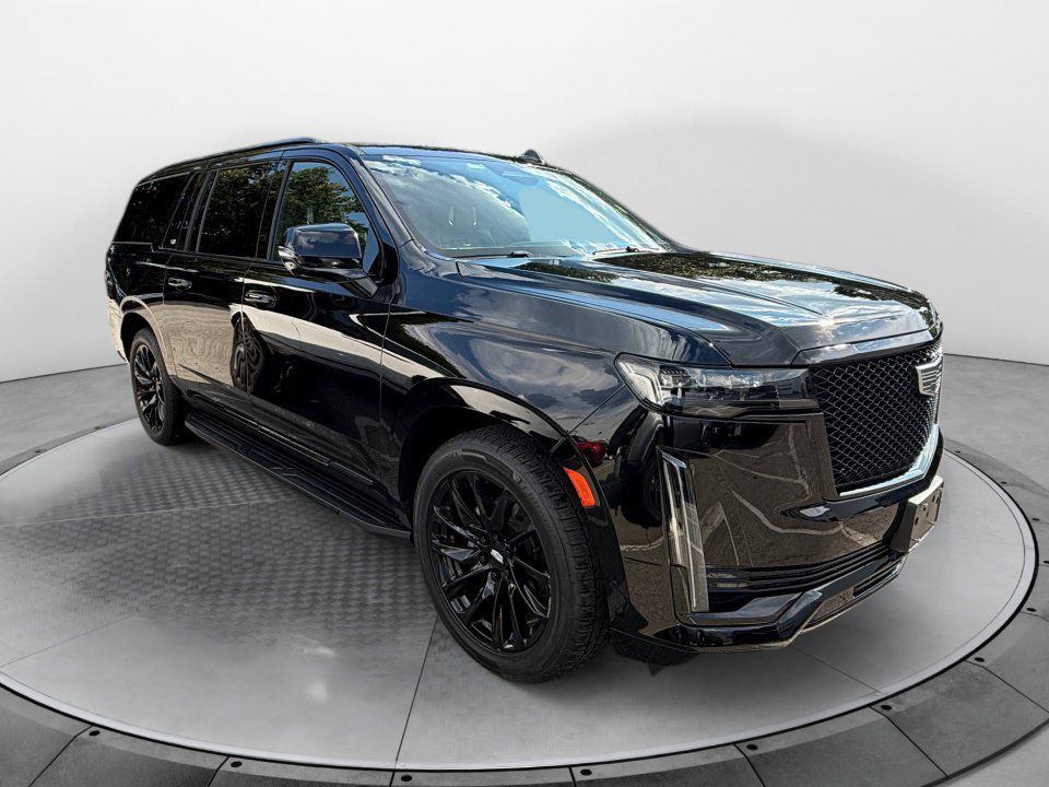 Used 2022 Cadillac Escalade ESV Sport Platinum w/ LPO, ONYX Package AWD/4WD image 2