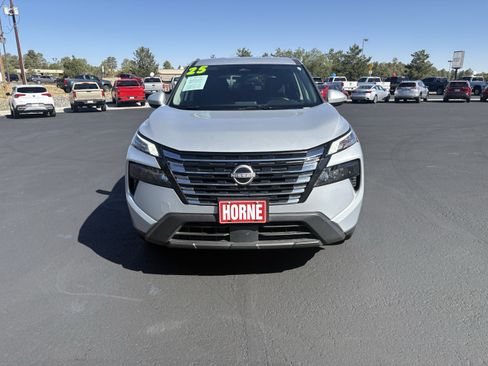Used 2025 Nissan Rogue SV AWD/4WD image 4