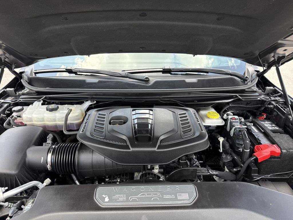 Used 2025 Jeep Wagoneer 4WD image 40