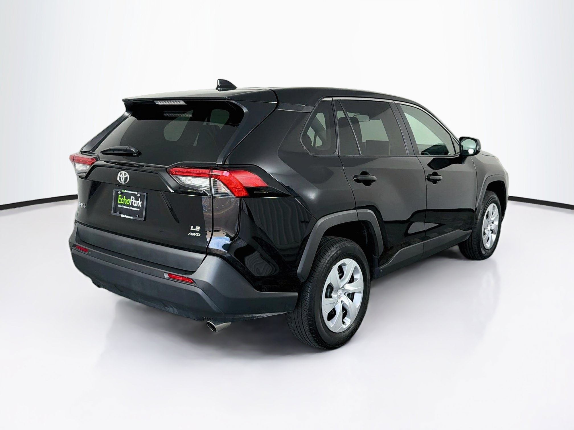 Used 2025 Toyota RAV4 LE AWD/4WD image 9