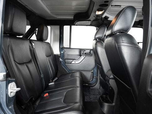 Used 2018 Jeep Wrangler Unlimited Sahara image 21