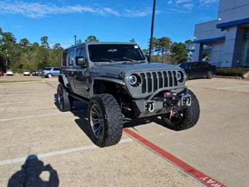 Used 2021 Jeep Wrangler Unlimited Sahara image 2