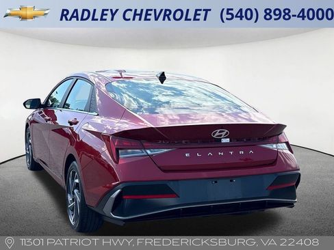 Used 2025 Hyundai Elantra SEL FWD image 17