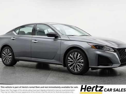 Used 2025 Nissan Altima 2.5 SV image 1