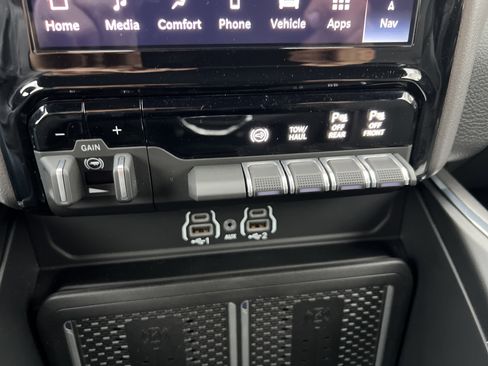 Used 2025 RAM 2500 Laramie image 29