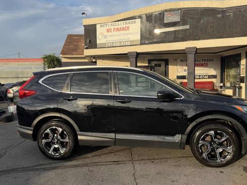 Used 2018 Honda CR-V Touring image 3