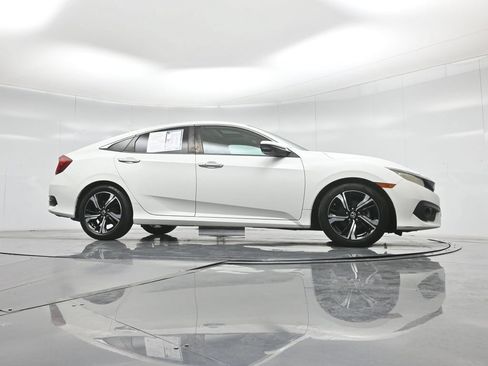 Used 2016 Honda Civic Touring image 2