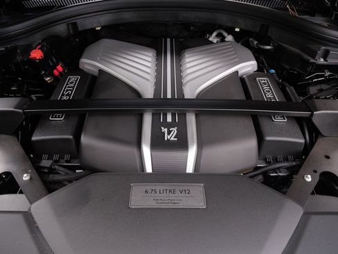 Certified 2025 Rolls-Royce Cullinan image 31