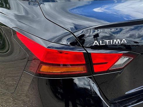 Used 2025 Nissan Altima 2.5 SR w/ SR Premium Package FWD image 24
