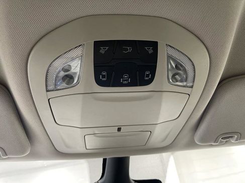Used 2023 Chrysler Pacifica Touring-L image 14