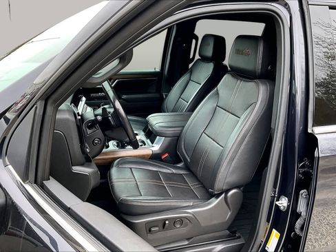 Used 2023 Chevrolet Silverado 1500 High Country w/ Z71 Off-Road Package AWD/4WD image 9