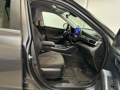 Used 2023 Toyota Highlander LE image 39