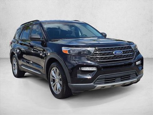 Used 2022 Ford Explorer XLT w/ Equipment Group 202A RWD image 3
