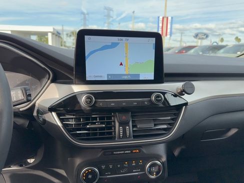 Certified 2020 Ford Escape SE image 21