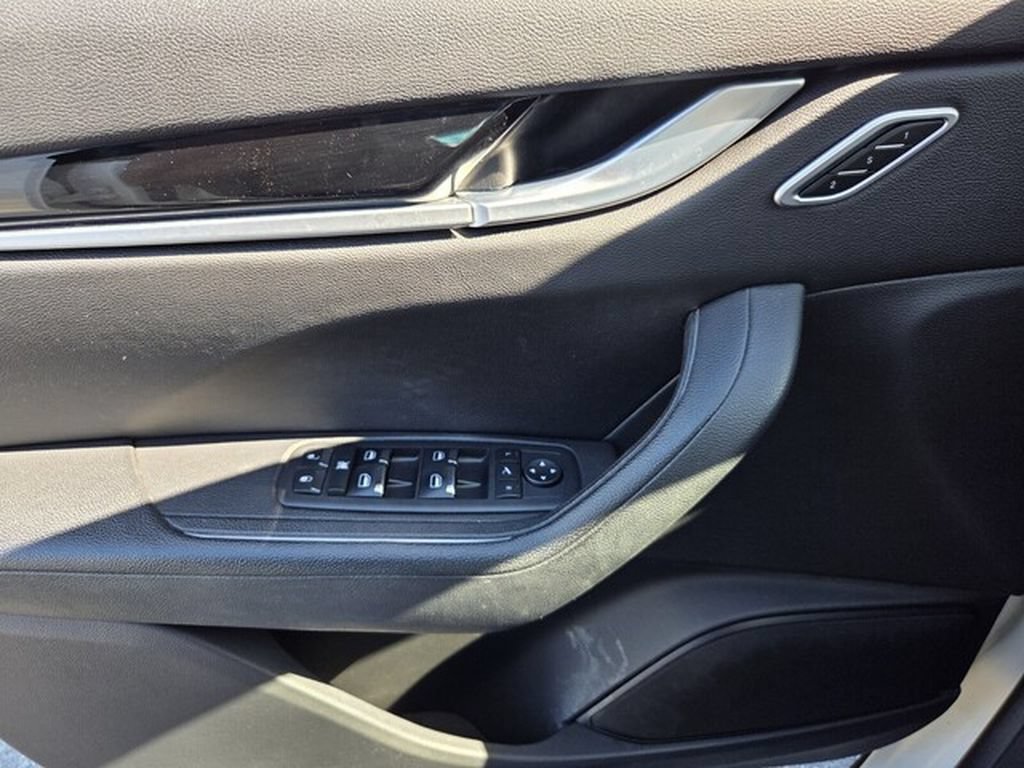Used 2020 Maserati Levante AWD/4WD image 32
