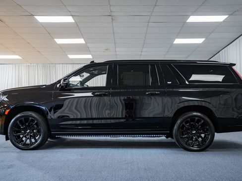 Used 2022 Cadillac Escalade ESV Sport Platinum w/ LPO, ONYX Package image 5