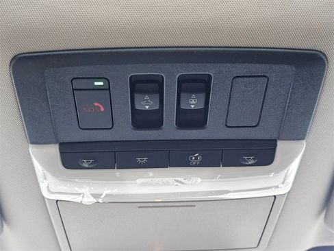 New 2025 Nissan Pathfinder SV w/ SV Premium Package image 17