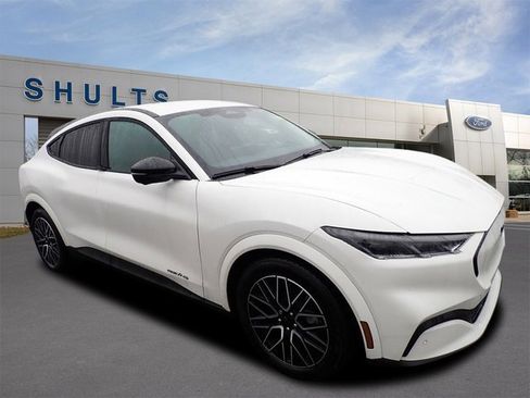 Certified 2025 Ford Mustang Mach-E Premium image 3