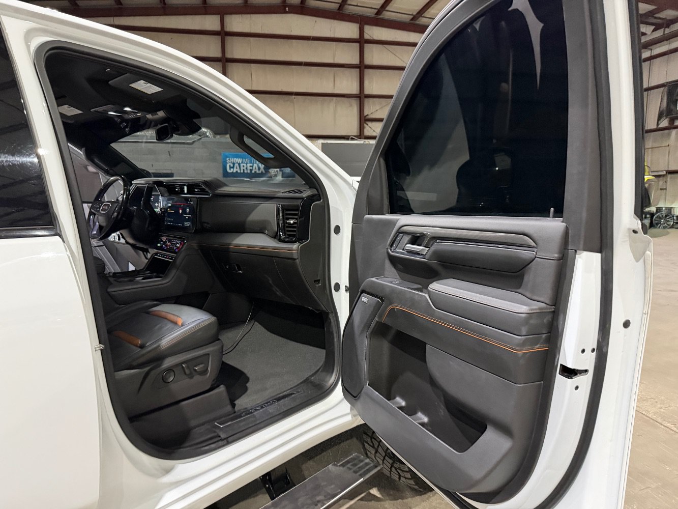 Used 2024 GMC Sierra 2500 AT4 w/ AT4 Preferred Package AWD/4WD image 24
