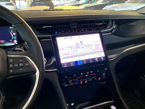 Used 2024 Jeep Grand Cherokee Trailhawk image 6