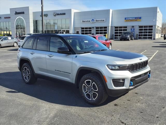 New 2023 Jeep Grand Cherokee Trailhawk AWD/4WD image 7