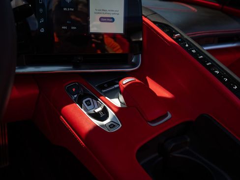 Used 2024 Chevrolet Corvette Stingray Premium Conv w/ Z51 Performance Package RWD image 42
