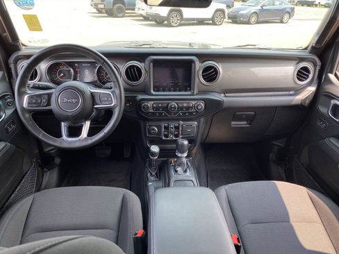 Used 2022 Jeep Wrangler Unlimited Sahara w/ Cold Weather Group AWD/4WD image 33