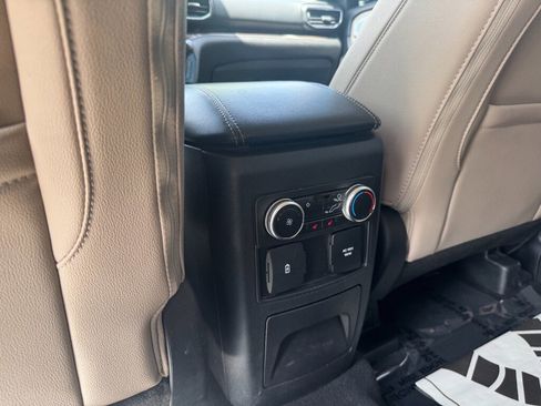 Used 2023 Ford Explorer Limited w/ Limited Technology Package RWD image 20