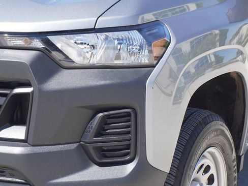 Used 2023 Chevrolet Colorado W/T RWD image 2