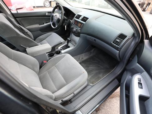 Used 2005 Honda Accord EX image 10