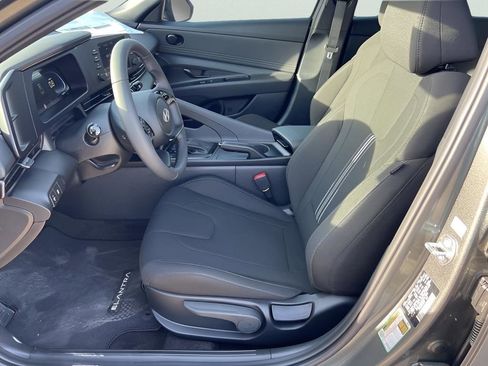 Used 2025 Hyundai Elantra Sport image 13