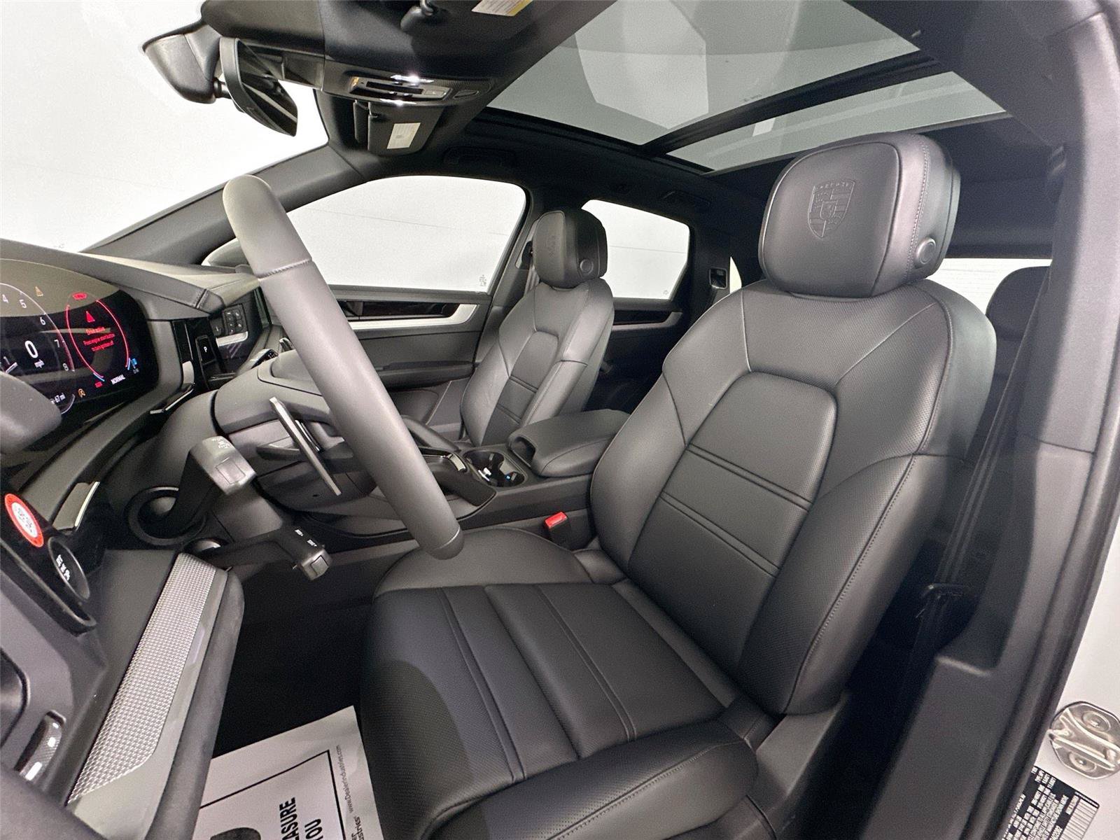 Certified 2026 Porsche Cayenne AWD/4WD image 5