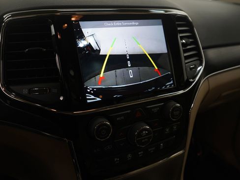 Used 2019 Jeep Grand Cherokee Limited image 23