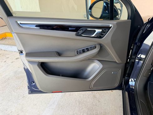 Used 2019 Porsche Macan AWD/4WD image 9