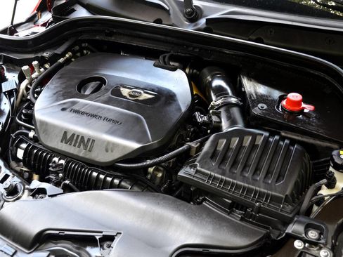 Used 2018 MINI Cooper S image 25