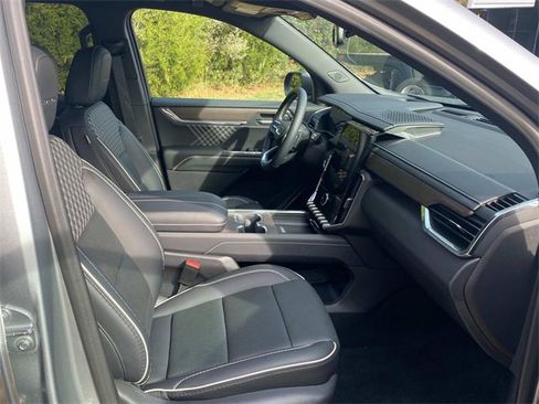 Used 2024 GMC Acadia Denali image 36