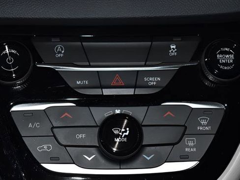 Used 2023 Chrysler Voyager LX FWD image 16