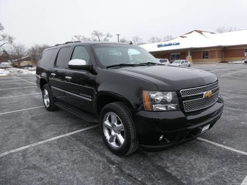 Used 2013 Chevrolet Suburban LTZ image 3