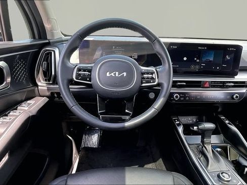Used 2025 Kia Sorento EX w/ Panoramic Sunroof Package AWD/4WD image 8